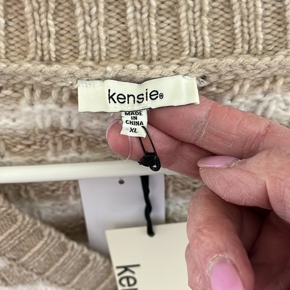 NWT Kensie Women’s Tan And White V-Neck Sweater Size XL - Picture 2 of 9